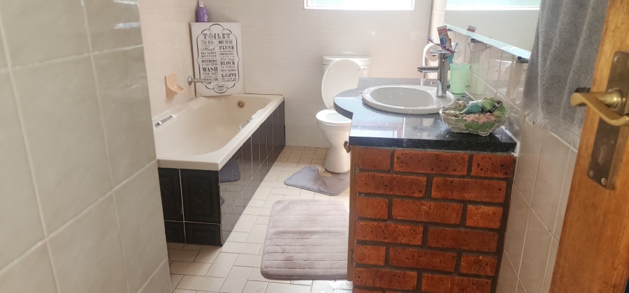 4 Bedroom Property for Sale in Strandfontein Village Western Cape